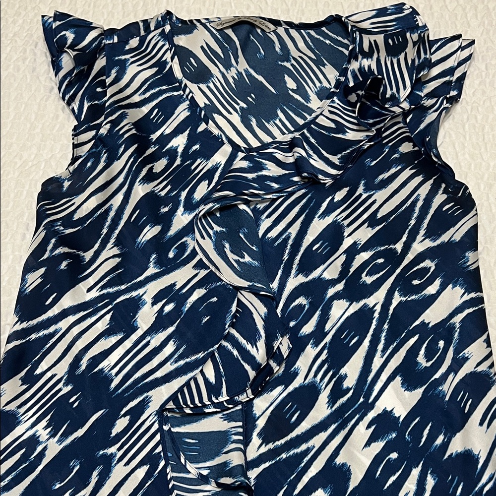 Larry Levine Blue and White Patterned Blouse